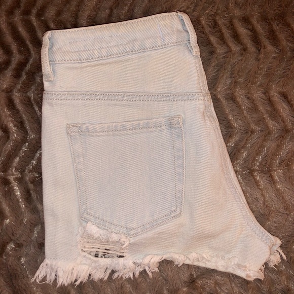 PACSUN Faded & distressed high rise denim shorts - Picture 4 of 5